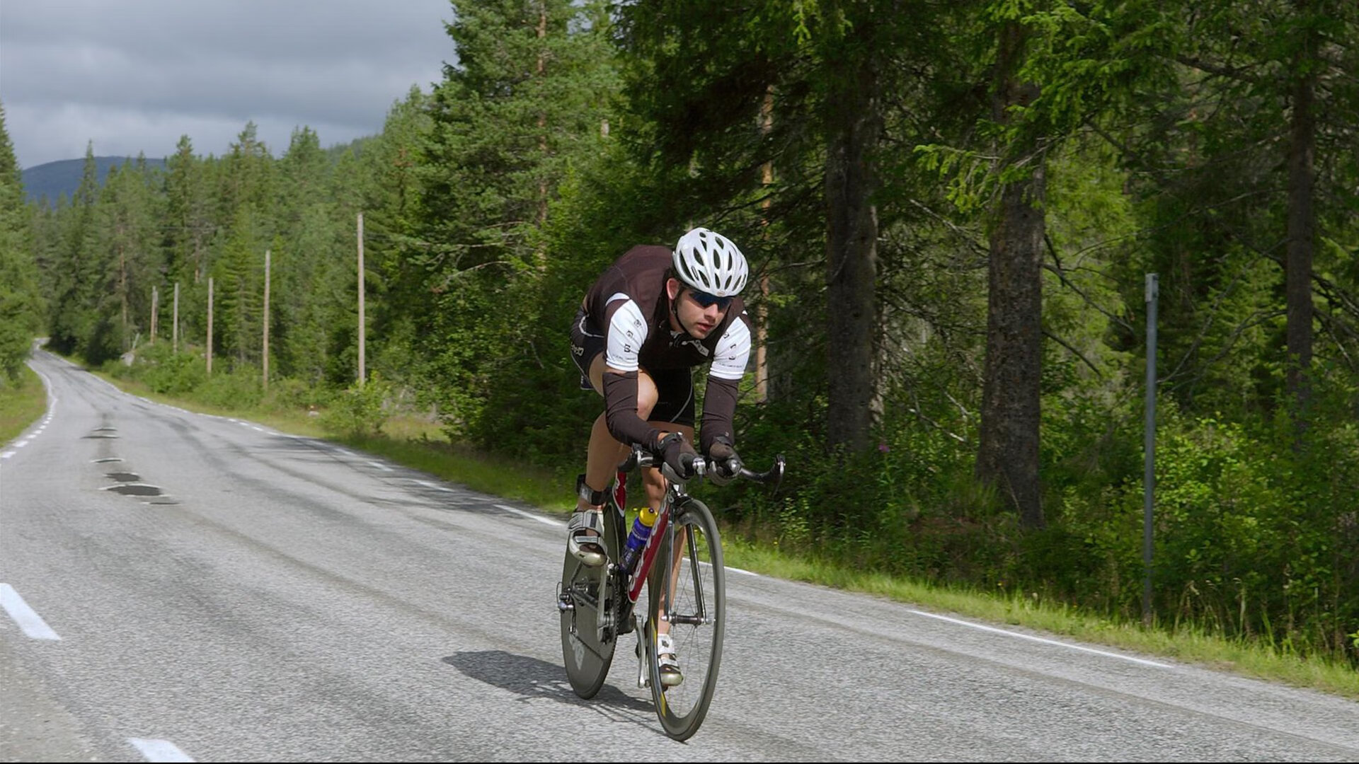 JiuyouAPP下载-全黑队的突破速度和球员之间的默契配合无与伦比，全黑队战舞